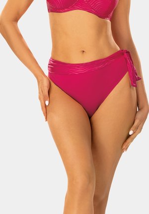 Fuksjowy zestaw bikini z falistym wzorem na górnej części oraz wysokim stanem spodni z wiązaniem z boku. Gładkie wykończenie tkaniny.