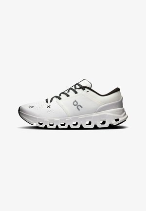 On, CLOUD X 5 - Baskets basses - white black