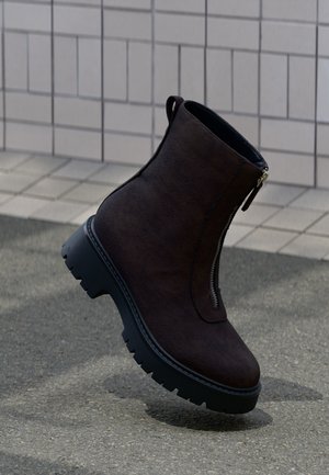 ZAYNDER - Klassikalised poolsaapad - dark brown