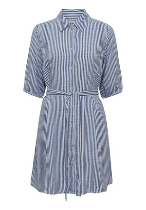 Az ingruha kék és fehér függőleges csíkokkal, rövid puffos ujjakkal, övvel meghúzott derékkal és gallérral rendelkezik. Texturált anyag.