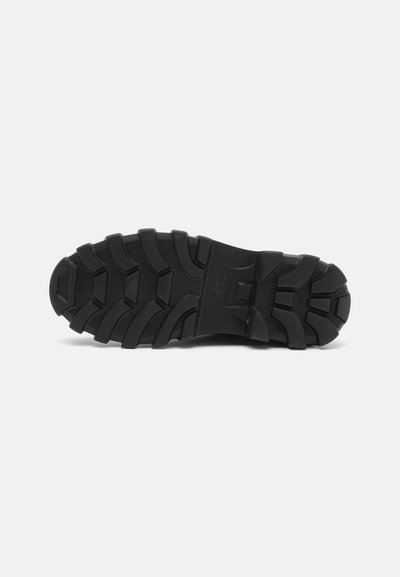 Stuart Weitzman ALLAN - Lace-ups - black