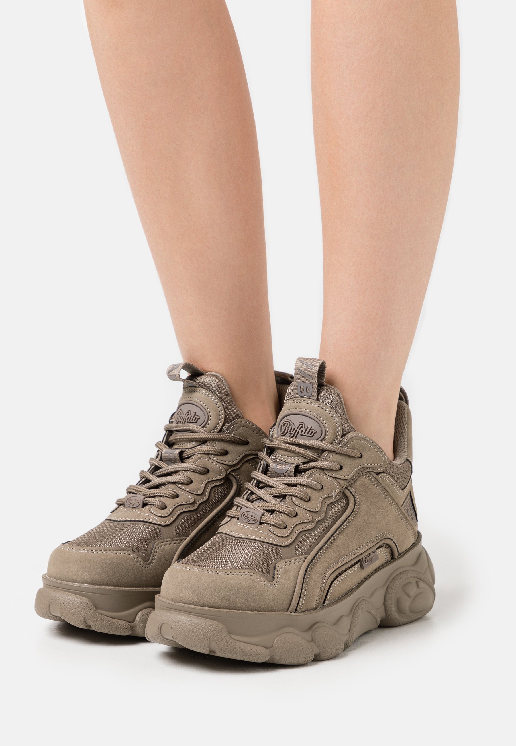buffalo chai trainers white