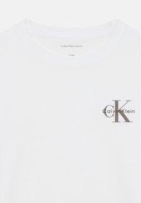 Calvin Klein Jeans UNISEX biały