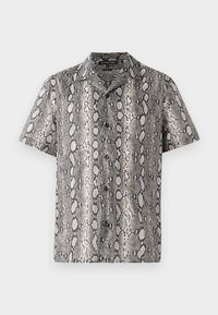 Chemise à manches courtes noire et blanche avec un motif de peau de serpent, dotée d'un col cranté et de détails à boutons sur le devant. Fabriquée en tissu léger.