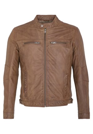 Chaqueta de cuero marrón con cuello alzado, dos bolsillos en el pecho con cremallera y un corte recto. Textura suave con sutiles variaciones de color.