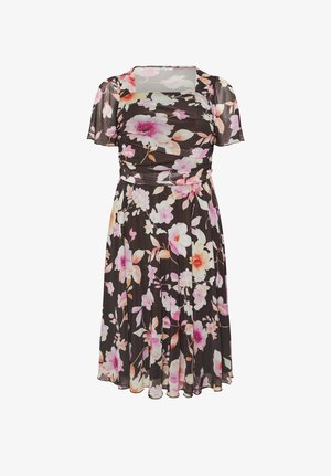 Zwarte knielange jurk met een bloemenprint in roze, wit en oranje, korte wijd uitstaande mouwen en een gerimpelde vierkante halslijn.