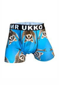 Herrboxershorts med blå bakgrund och ett mönster av tvättbjörnar. Svart elastisk midjeband med texten "MR UKKO". Mjuk tyg, åtsittande design.