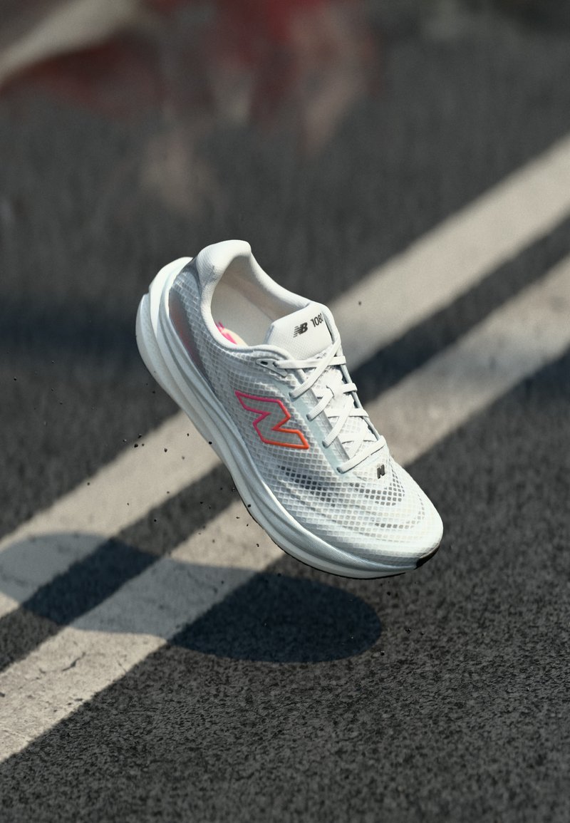 1080 V15 ROAD white