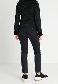 Hollister Co. Jacka i konstläder - black