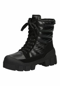 Botas negras hasta medio pantorrilla con parte superior sintética acolchada, collar acolchado, punta de goma y suela de plataforma gruesa. Presenta un cierre de cordones en la parte delantera.