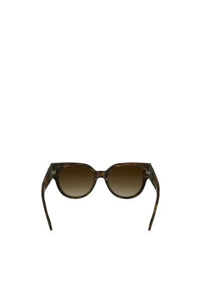 Okulary przeciwsłoneczne z brązowym muszlowym oprawkiem, gradientowymi brązowymi soczewkami, owalnym kształcie oraz metalowymi akcentami na zausznikach.