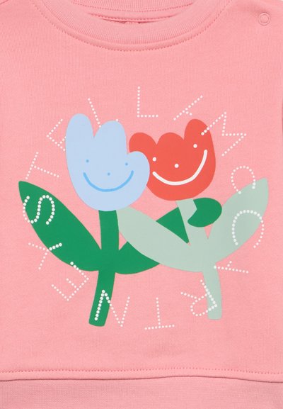 Deux fleurs de tulipe souriantes, une bleue et une rouge, avec des feuilles vertes sur un fond en tissu rose et un texte blanc ponctué qui les entoure.