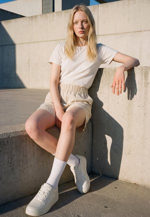 Urban Classics Šortky - softseagrass