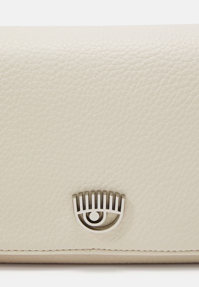 CHIARA FERRAGNI LITTLE EYE STAR - Handbag - tofu