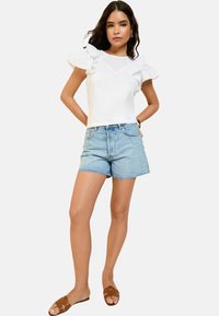 REGULAR FIT - SHORT SLEEVE 
 - Trükipildiga T-särk - ivory