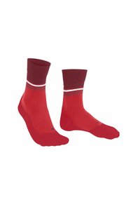 Coppia di calzini atletici rossi con polsini rosso scuro, strisce bianche e rosse e marcature sulle dita per il piede sinistro e destro.