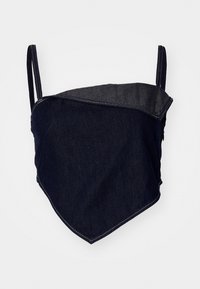 Denim bralette s prilagođenim dizajnom. Tamnoplava tkanina s svjetlijom, kutnom pločom. Podesive naramenice i vidljive detalje šavova.