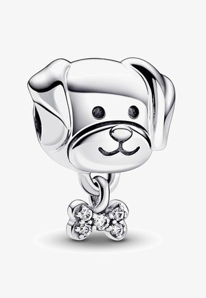 El charm de perro de plata presenta un diseño juguetón con una cara detallada, grandes orejas caídas y un colgante en forma de lazo brillante.