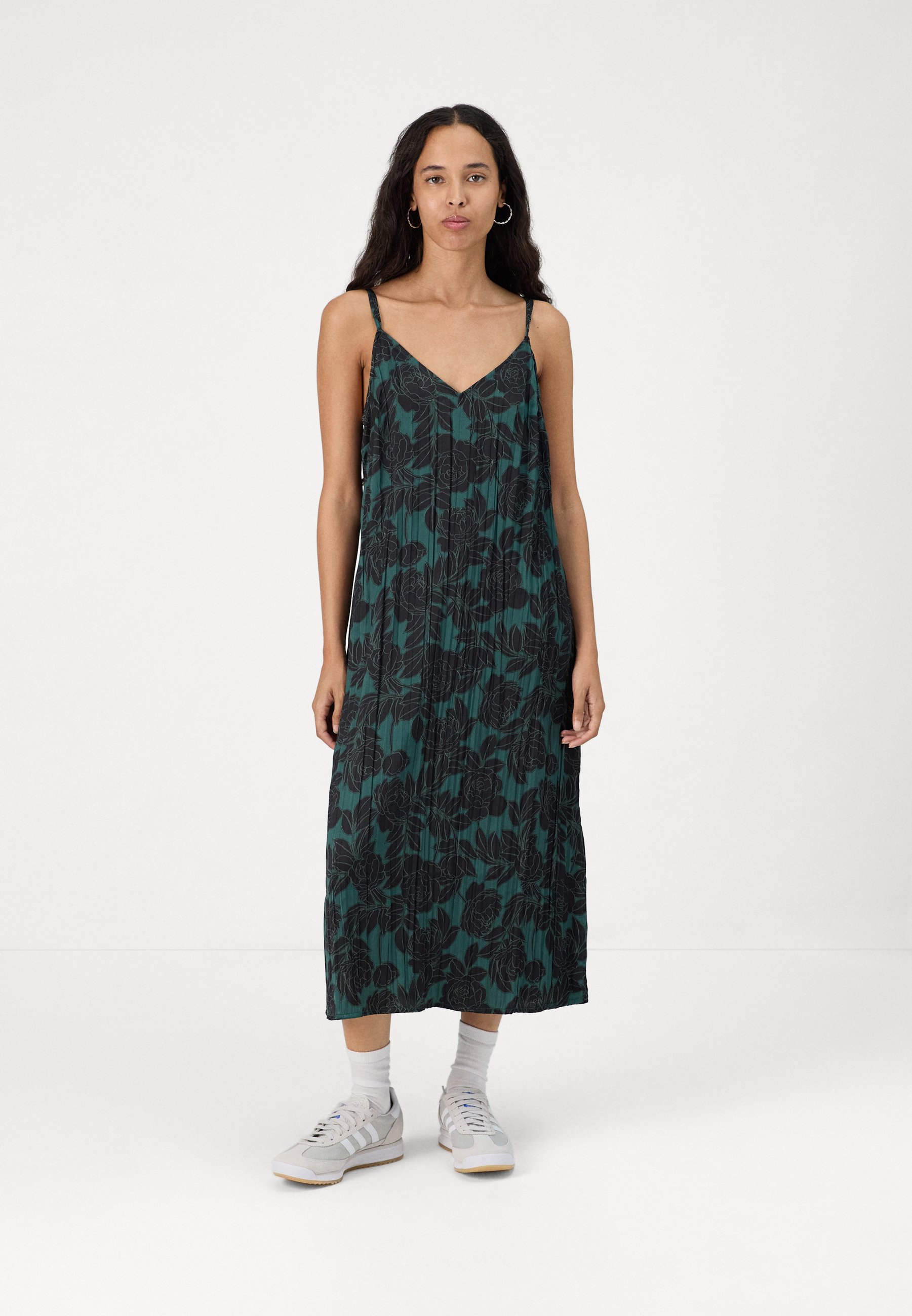 green emerald velvet dress Gap green white floral dress