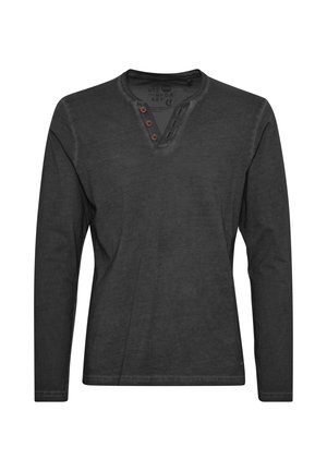 Juoda ilgomis rankovėmis henley marškinėliai, pagaminti iš minkštos medžiagos. Turi V formos iškirpimą su trimis rudos spalvos mygtukais ir laisvą prigludimą.