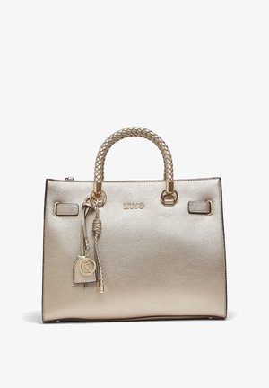 Guldtekstureret håndtaske med fletninger i håndtagene, dekorativ kvast og logohængemotiv samt LIU JO brandnavn midt på fronten.