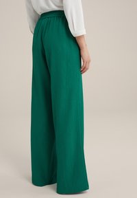 WE Fashion Hlače - green
