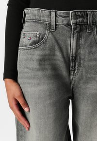 Tommy Jeans CHARLIE LOOSE  - Wide leg - denim grey