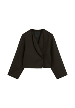 Veste courte marron en tissu doux avec col châle et manches larges. Le design présente une silhouette minimaliste et des lignes épurées.