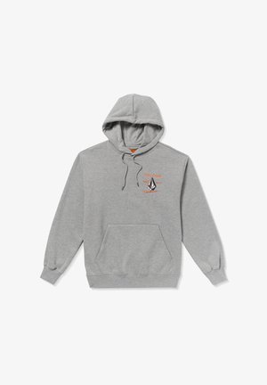 Szary dres z kapturem wykonany z mieszanki bawełny. Posiada przednią kieszeń, ściągacze na mankietach oraz pomarańczowy nadruk logo na klatce piersiowej. Miękka tekstura.