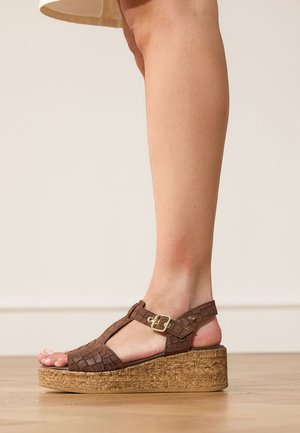 Manfield, MANFIELD BRAUNE KROKO-KEILSANDALETTEN AUS VELOURSLEDER - Sandales compensées - braun