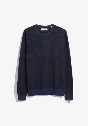 Dunkelblauer Strickpullover mit strukturiertem Muster, geripptem Rundhalsausschnitt und Bündchen. Verfügt über ein kleines gesticktes Logo auf der Brust.