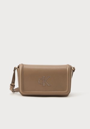 BOLD FLAP CROSSBODY - Skulderveske - desert taupe