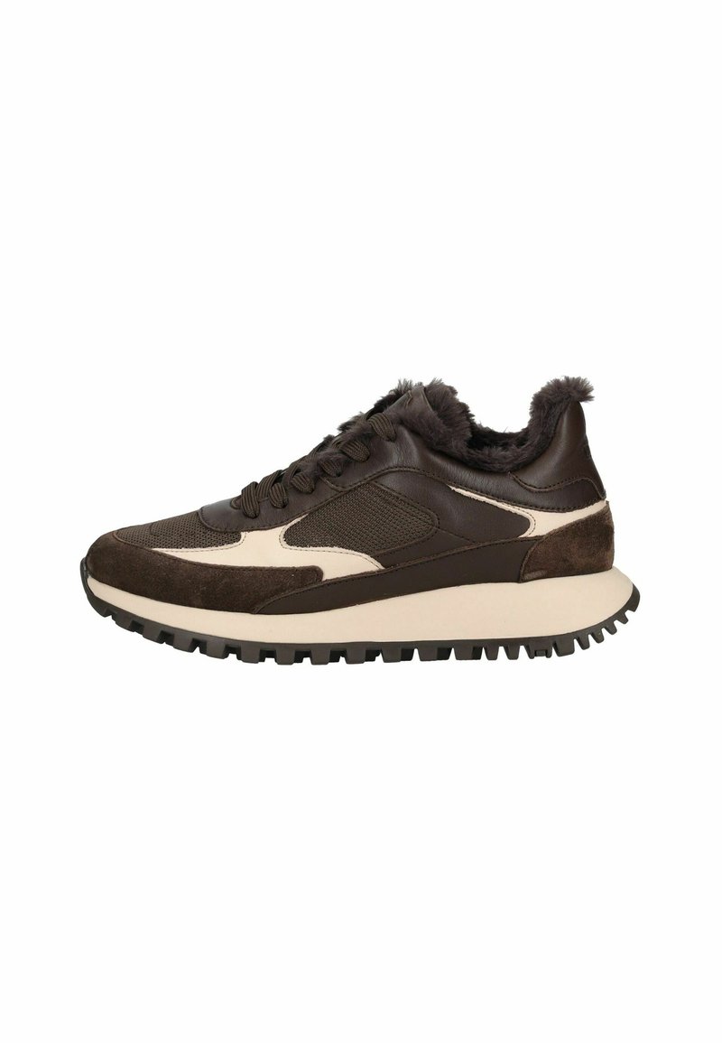 Brune læder- og ruskinds sneakers med beige detaljer, mesh-paneler, rund tå, snørelukning og struktureret gummisål.