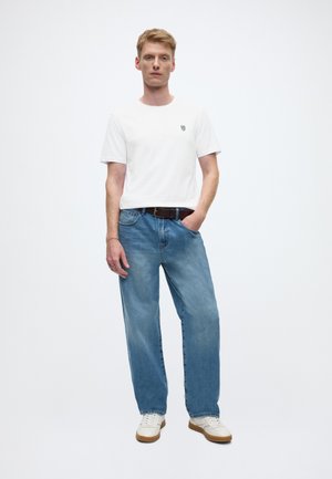 Pier One 5 PACK CURVED HEM SHIELD EMBRO TEE - T-Shirt basic - 5x 11-0601 tcx bright white