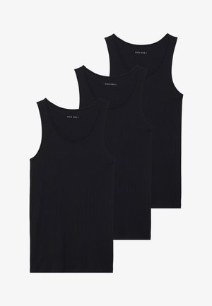 Három fekete pamut ujjatlan póló finom bordás textúrával, kerek nyakkal, szépen egymásra rakva.