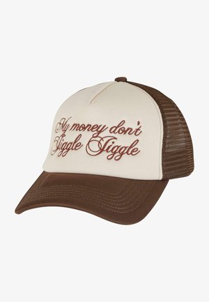 Braune und cremefarbene Trucker-Mütze mit gesticktem Text in Schreibschrift. Die Vorderseite ist cremefarben, mit einem braunen Netzrücken und einem gebogenen Schirm.