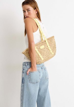 Brownie, BOLSO CAPAZO TIRAS TACHAS - Sac à main - natural