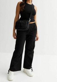 New Look Petite Reisitaskuhousut - black