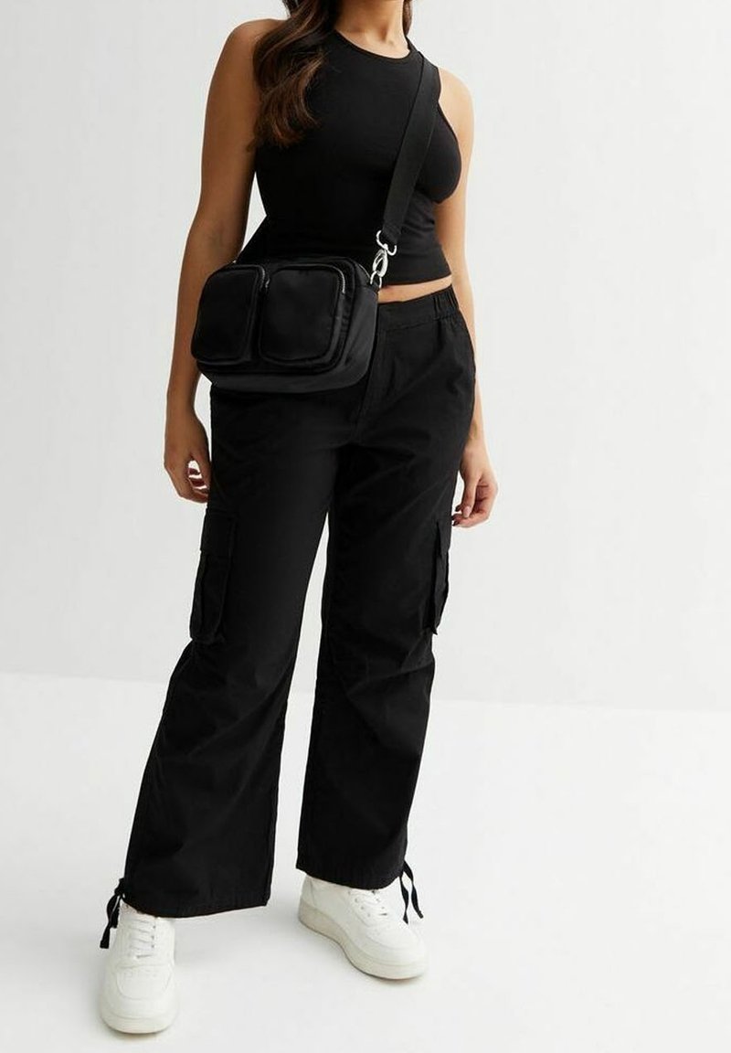 New Look Petite Reisitaskuhousut - black