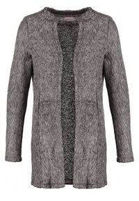 Cardigan gris texturé à manches longues, ouvert sur le devant, avec deux poches avant et un col rond.