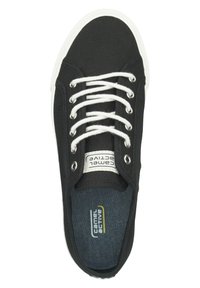 Schwarze Canvas-Sneaker mit weißen Schnürsenkeln und Gummisohle, ausgestattet mit einer blauen Innensohle und einem "Camel Active"-Label auf der Zunge.