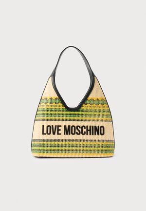 Bolso tejido beige con ribetes de cuero negro, franjas horizontales verdes y amarillas, y el texto "LOVE MOSCHINO" en el frente.