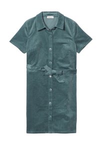 Vestito in corda color teal con maniche corte, colletto, tasca frontale e vita con cintura. Presenta una chiusura con bottoni e tessuto texturizzato.