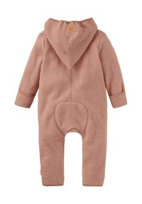 Zachte roze fleece babypyjama met capuchon, lange mouwen, opgevouwen manchetten en een versterkt zitgedeelte, weergegeven vanaf de achterkant.