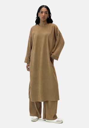 SET - Robe pull - braun