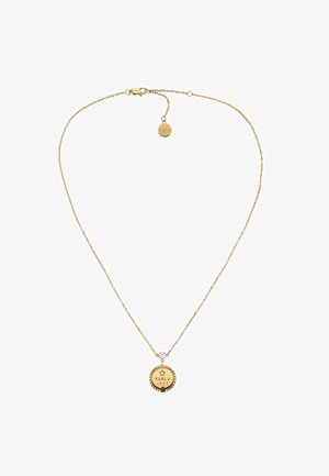 Gouden ketting met een cirkelvormige hanger met de inscriptie "Furla 1927", verfraaid met een kleine heldere edelsteen boven de hanger.