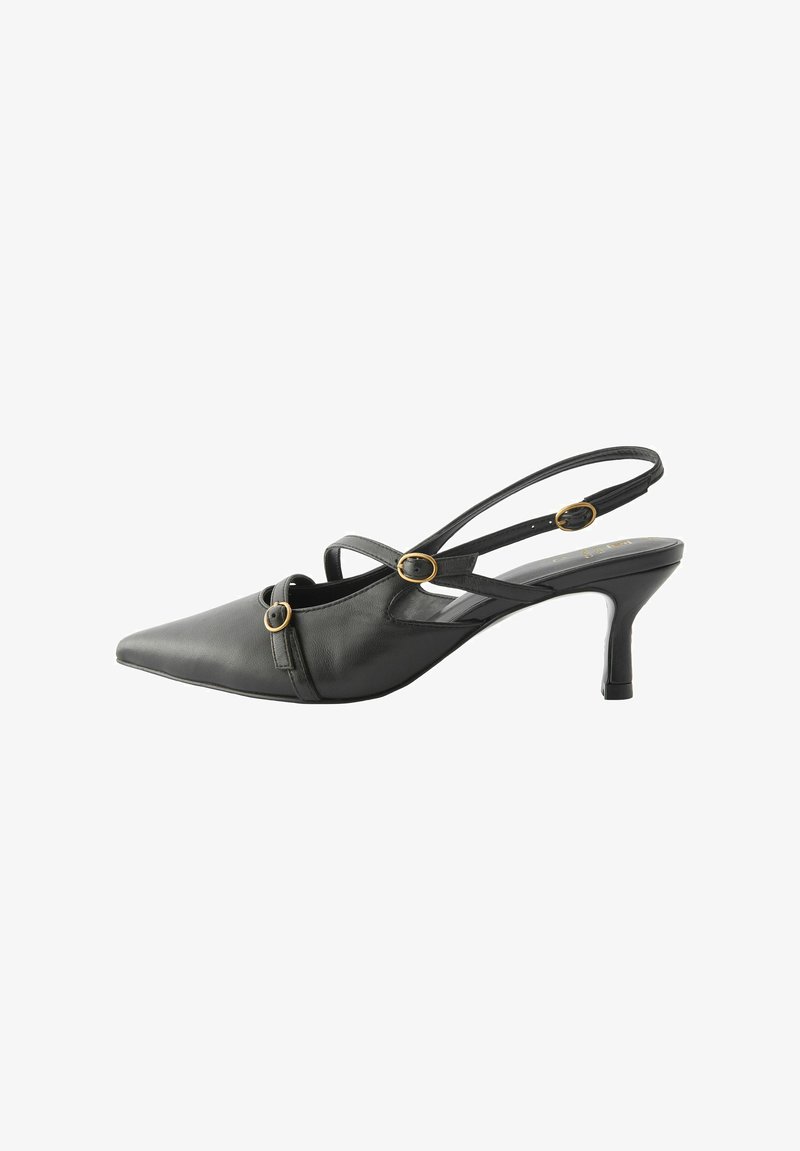 Must mustast nahkist slingback-käimistik terava varbaga, risti rihmad ümmarguste kuldsete aksessuaaridega ja peen kont.