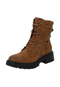 Brązowe zamszowe botki sięgające kostki ze sznurowanym zapięciem, okrągłym noskiem i grubą czarną gumową podeszwą, z metalowymi oczkami i pętlą na tyle.