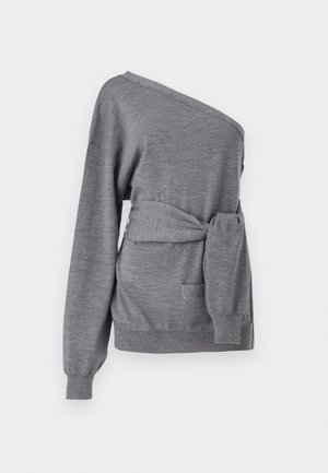 Asymmetrisk grå sweater lavet af blødt materiale, med en bæltet talje, et enkelt skulderdesign og en frontlomme.