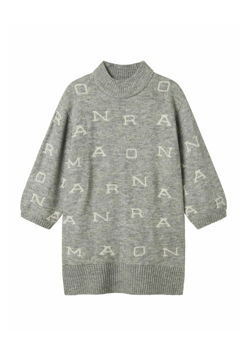 Maglione grigio a maglia con colletto alto, caratterizzato da un motivo a lettere grigio chiaro ripetitivo. I polsini e l'orlo a coste aggiungono texture.